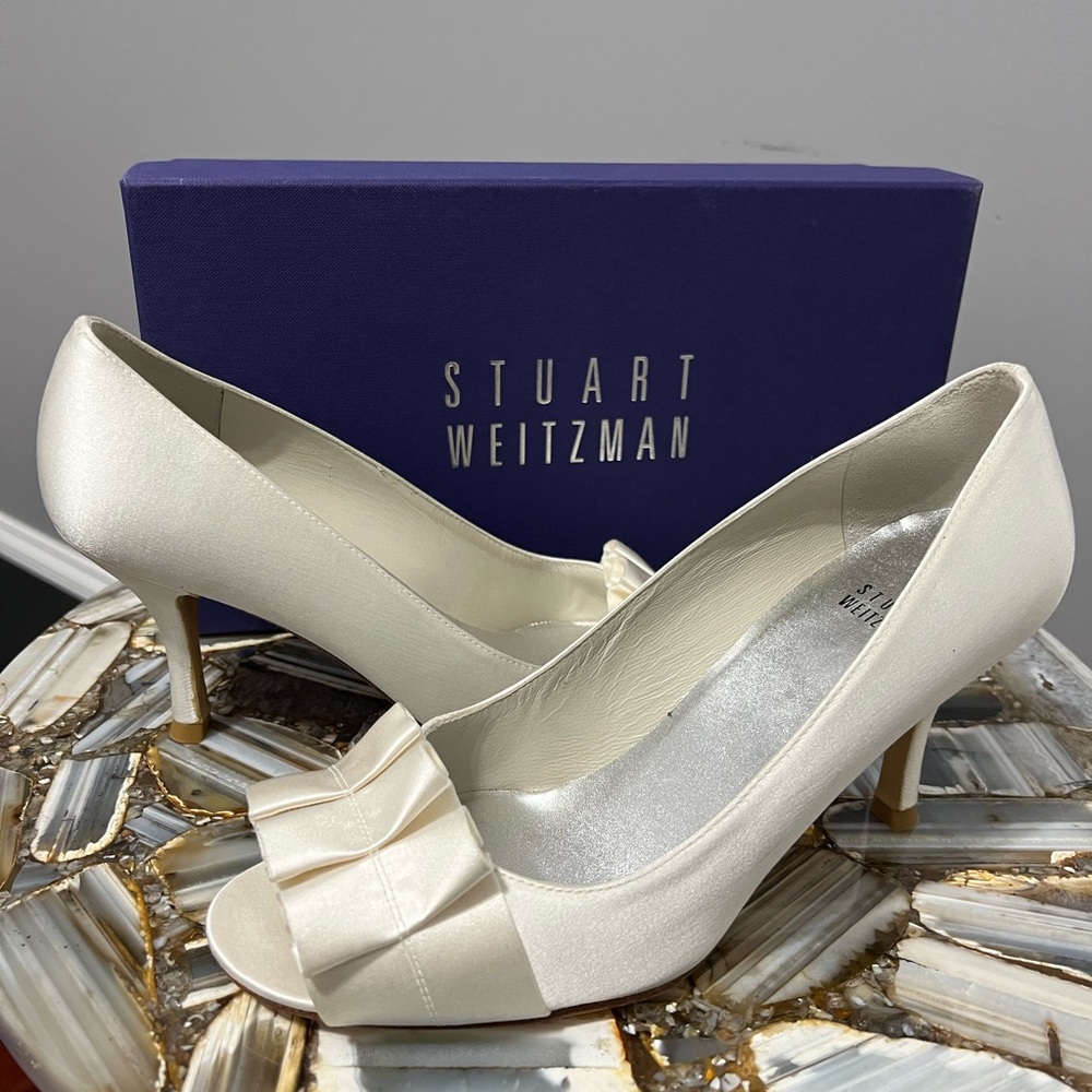 Stuart Weitzman Gigiritz white Open Toe pump size 8.5
